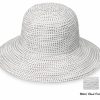 wallaroo-uv-protective-petite-scrunchie-hat-white-black-dots